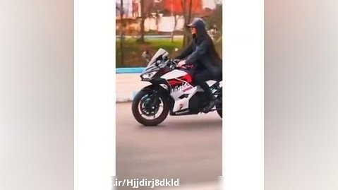 اولین زن موتور سوار ایرانی بر روی موتور نیجا