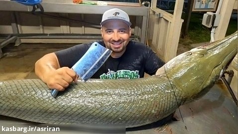 مهارت استاد آمریکایی در برش زدن تمساح ماهی غول پیکر