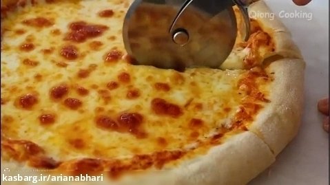 لذت آشپزی | ساده ترین روش تهیه پیتزا با پنیر و گوجه