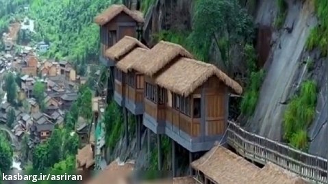 روستای عجیبی که در دامنه صخره ها بنا شده است