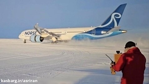 لحظه فرود هواپیما برای اولین بار در قطب جنوب / فرود رویایی در میان یخ و برف