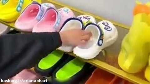 هیچ کودک ایرانی اندازه این بچه هم نیستن | چقدر تمیز و پاکیزه خانه را اداره میکنه