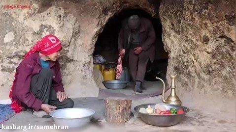 پخت نان ساجی و یک غذای محلی با ران گوسفند توسط زوج غارنشین افغانستانی