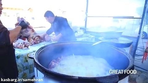 پخت 200 کیلوگرم پلو ازبکی روغنی با گوشت توسط یک آشپز ازبکستانی