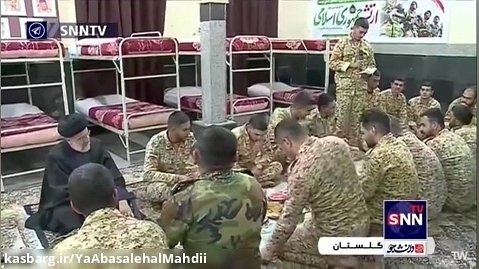 خواندن فال حافظ توسط سرباز ارتش در کنار رییس جمهور