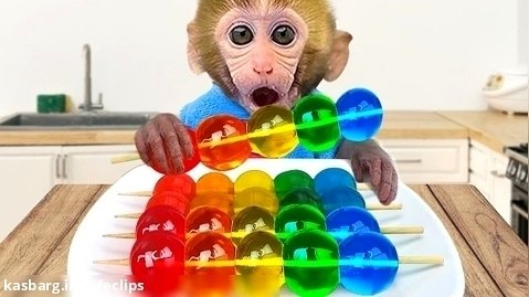 Monkey Baby Bon Bon eats rainbow jelly with puppies and bathes with ducklings
