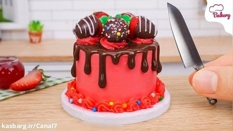 مینی کیک صورتی خیس - تزئین کیک توت فرنگی شکلاتی مینیاتوری